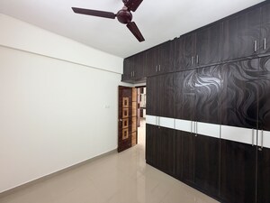 Room in 2 BHK Apartment at Jai Park Square, Kodigehalli – for Rent