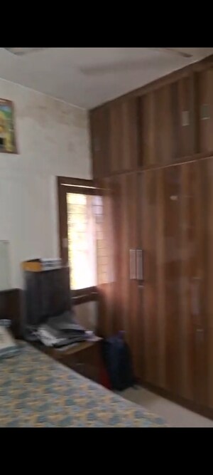 Room in 2 BHK Apartment at RWA Apartments Sector 37, Sector 37 – for Sale