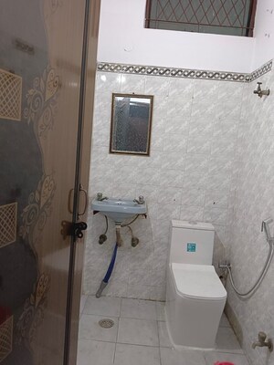 Bathroom in 1 BHK Builder Floor at Lajpat Nagar 4 – for Rent