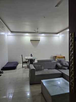 Living Room in 4 BHK Builder Floor at Sector 38 – for Rent