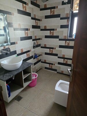 Team Area in 4 BHK Builder Floor at Sector 38 – for Rent