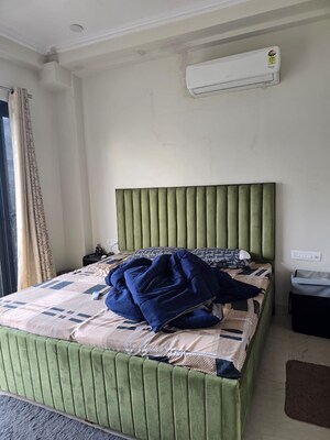 Bedroom in 4 BHK Builder Floor at Sector 38 – for Rent