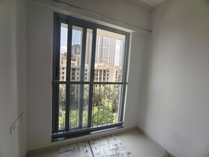 Room in 1.5 BHK Apartment at Kalpataru Elitus, Mulund West – for Rent