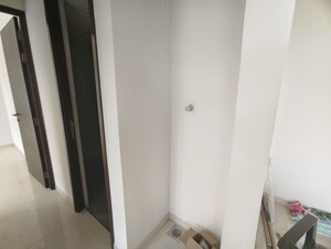 Bathroom in 1.5 BHK Apartment at Kalpataru Elitus, Mulund West – for Rent