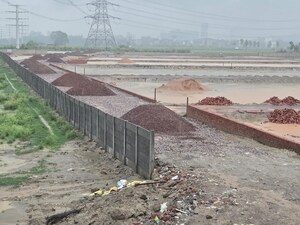  Plot For Sale in Noida Central