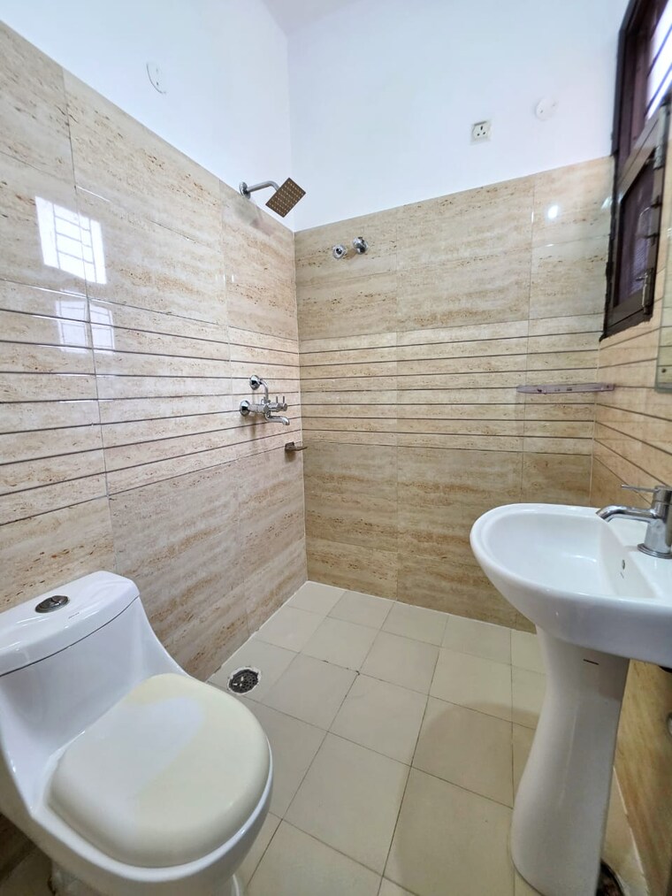 Bathroom, ambala highway 3 Bedroom 1350 Sq.Ft. Builder Floor In Ambala Highway Zirakpur 10556217