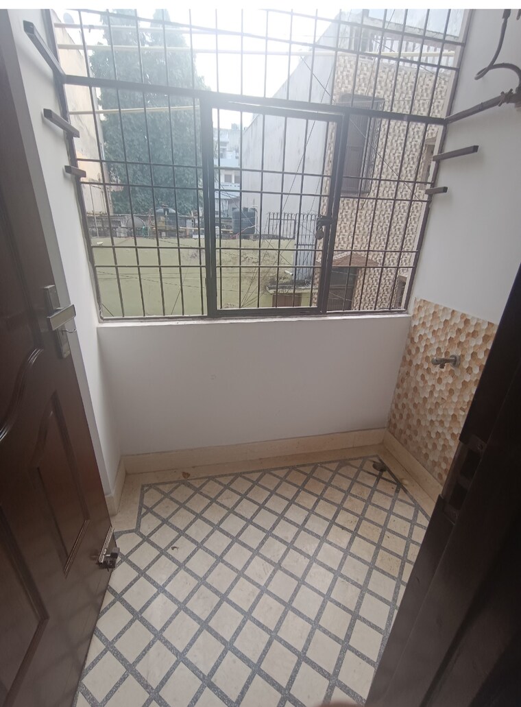 Balcony, malviya nagar 3 Bedroom 125 Sq.Yd. Builder Floor In Malviya Nagar Delhi 10556219