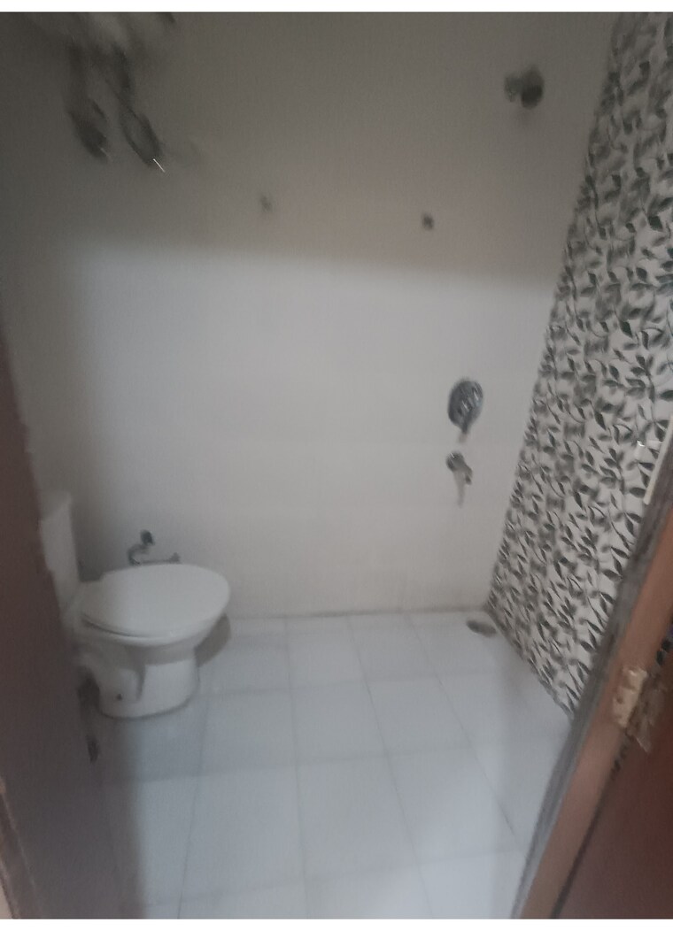 Bathroom, malviya nagar 3 Bedroom 125 Sq.Yd. Builder Floor In Malviya Nagar Delhi 10556219