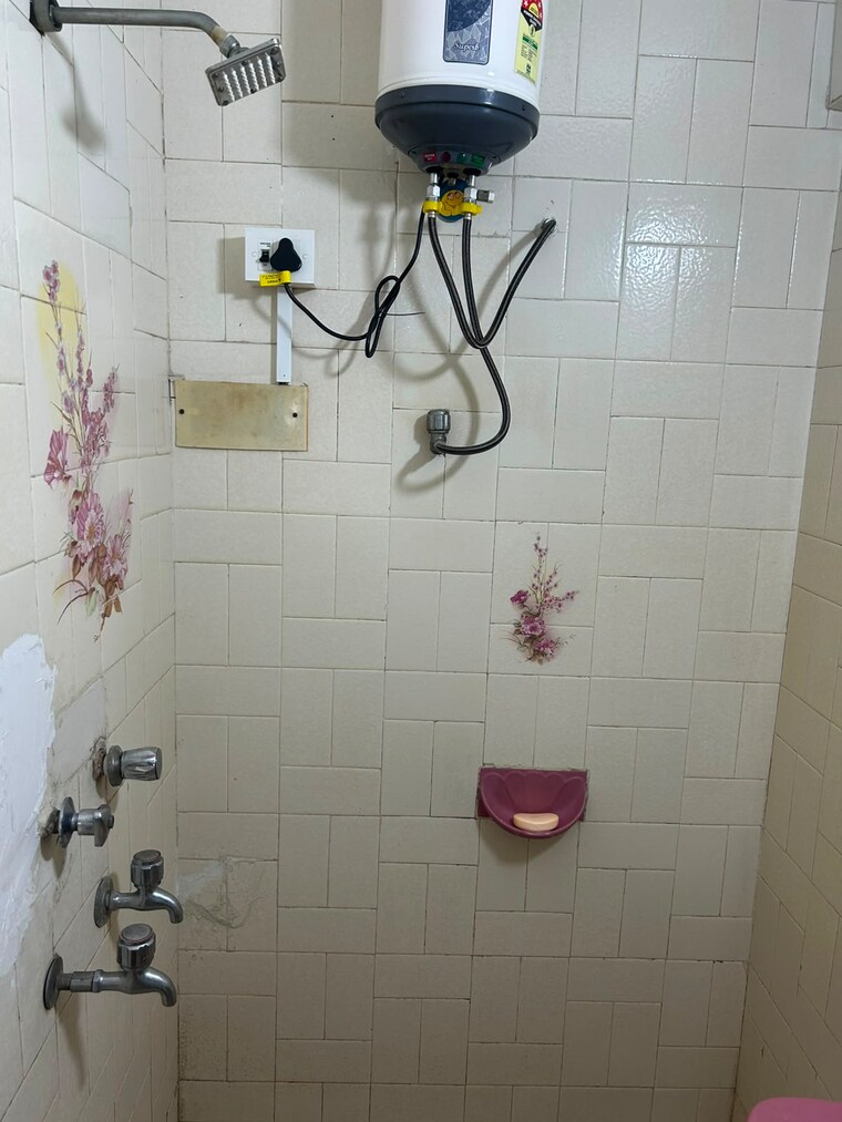 Bathroom, twin-towers 2 Bedroom 800 Sq.Ft. Apartment In Prabhadevi Mumbai 10556221