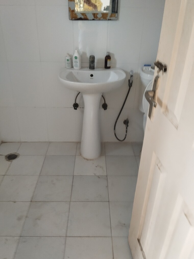 Bathroom, supertech-cape-town 2.5 Bedroom 1150 Sq.Ft. Apartment In Sector 74 Noida 10556241