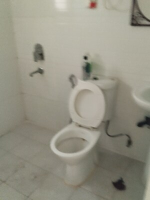 Bathroom in 2.5 BHK Apartment at Supertech Cape Town, Sector 74 – for Rent