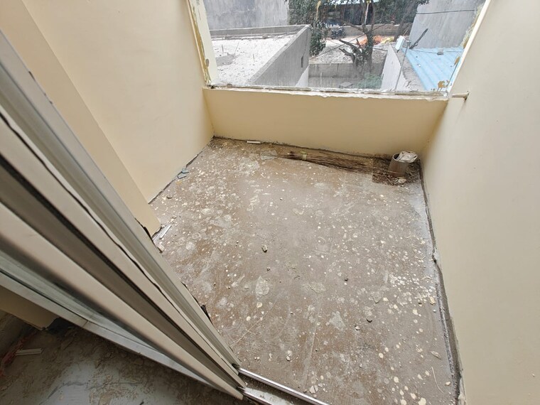Balcony, sector 73 1 Bedroom 650 Sq.Ft. Builder Floor In Sector 73 Noida 10556247