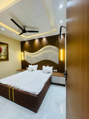 Team Area in 3 BHK Builder Floor at Uttam Nagar – for Sale