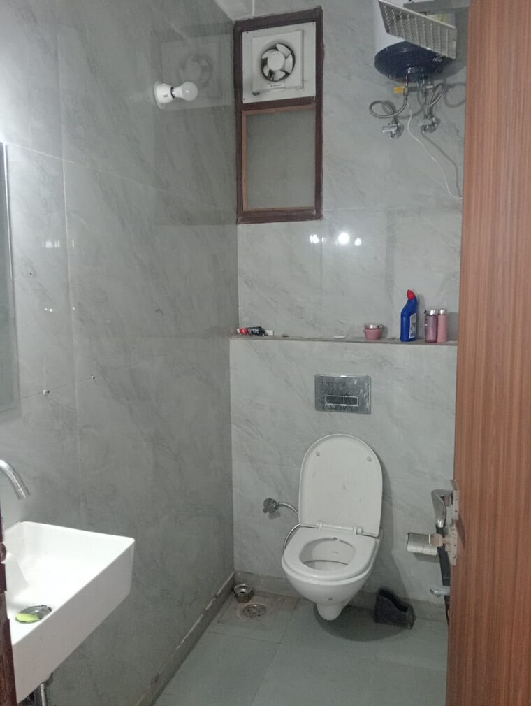 Bathroom, malviya nagar 2 Bedroom 900 Sq.Ft. Builder Floor In Malviya Nagar Delhi 10556276