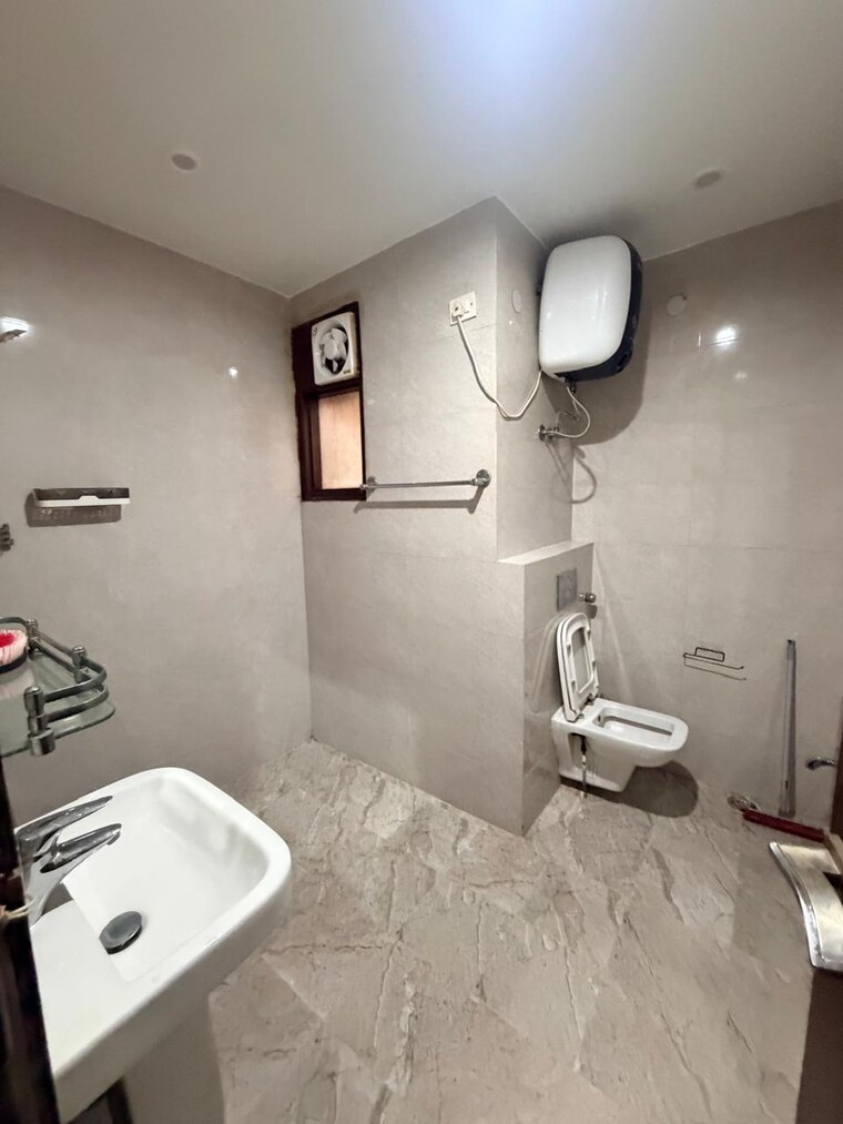 Bathroom, malviya nagar 2 Bedroom 900 Sq.Ft. Builder Floor In Malviya Nagar Delhi 10556293