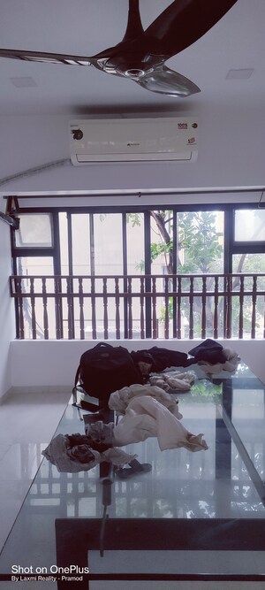 Team Area in 3 BHK Apartment at Worli – for Rent