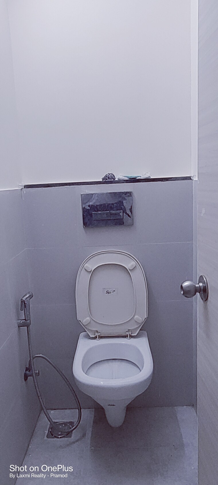 Bathroom, city-view-building 1 Bedroom 400 Sq.Ft. Apartment In Worli Mumbai 10556315