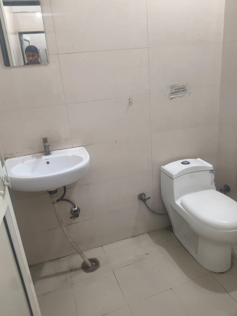 Bathroom, sector 4 Commercial Office Space 500 Sq.Ft. In Sector 4 Noida 10556322
