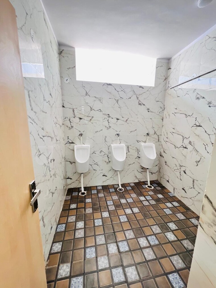 Bathroom, sector 63 Commercial Office Space 2500 Sq.Ft. In Sector 63 Noida 10556332