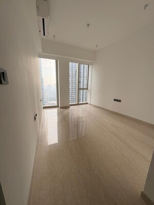 Room in 5 BHK Apartment at Lodha Worli, Worli – for Sale