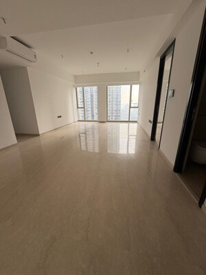Room in 5 BHK Apartment at Lodha Worli, Worli – for Sale
