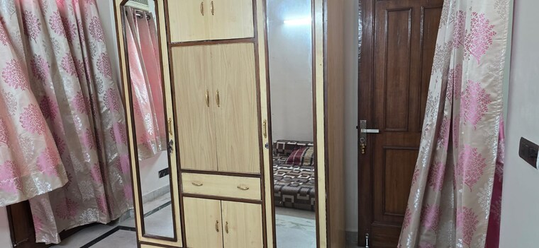 undefined, lajpat nagar 4 3 Bedroom 1350 Sq.Ft. Builder Floor In Lajpat Nagar 4 Delhi 10556385