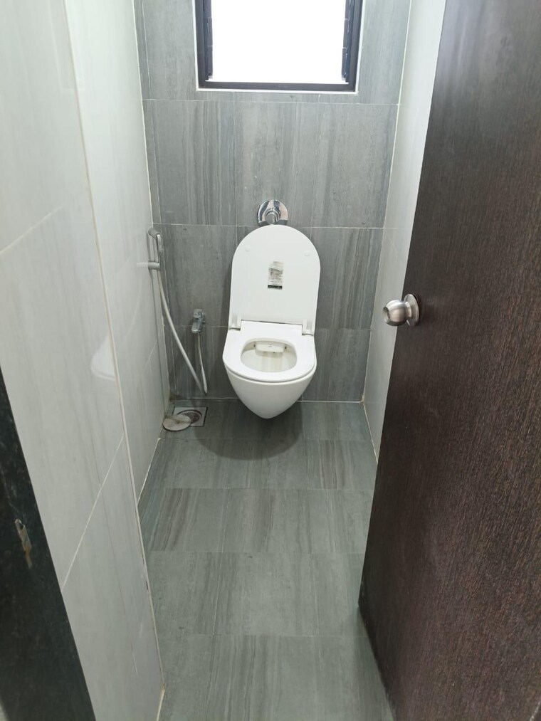 Bathroom, mantra-montana-phase-1 1 Bedroom 400 Sq.Ft. Apartment In Dhanori Pune 10556387