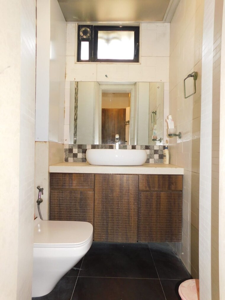 Bathroom, versova 3 Bedroom 1150 Sq.Ft. Apartment In Versova Mumbai 10556391