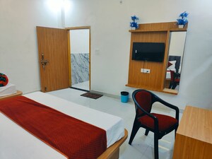 Bedroom in 4 BHK Apartment at VVIP Addresses, Raj Nagar Extension – for Rent