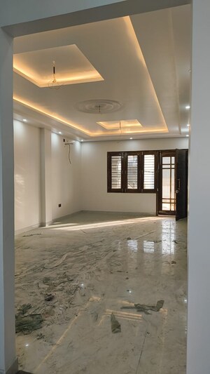 Room in 2 BHK Apartment at Stellar Okas Golf View, Sushant Golf City – for Rent