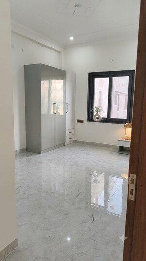 Room in 2 BHK Apartment at Stellar Okas Golf View, Sushant Golf City – for Rent