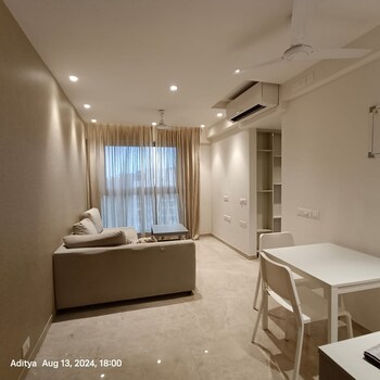 Hiranandani Regent Hill