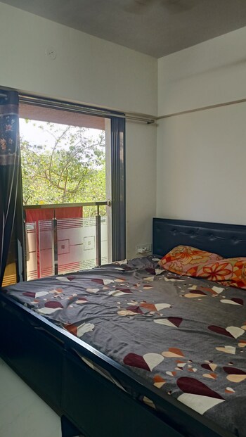 1 BHK Builder Floor for Rent in Kandivali West, Mumbai