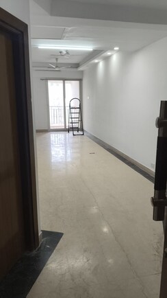 3.5 BHK + Servant Room Apartment For Rent in Sector 74