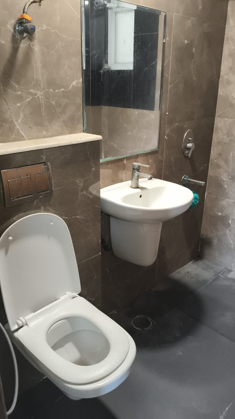 Bathroom, sector 74 3.5 Bedroom 2685 Sq.Ft. Apartment In Sector 74 Noida 10560868