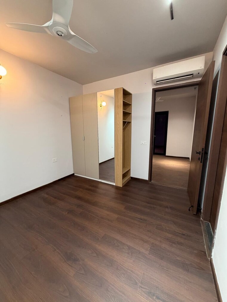 Room, krisumi-waterside-residences 2.5 Bedroom 2005 Sq.Ft. Apartment In Sector 36a Gurgaon 10560876