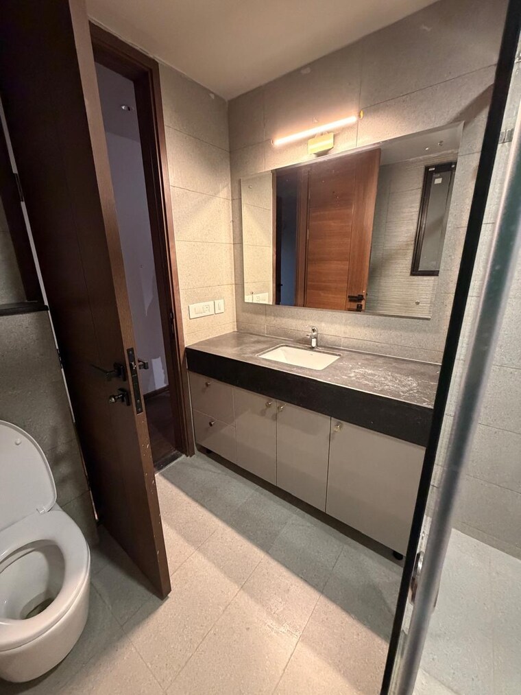 Bathroom, krisumi-waterside-residences 2.5 Bedroom 2005 Sq.Ft. Apartment In Sector 36a Gurgaon 10560876