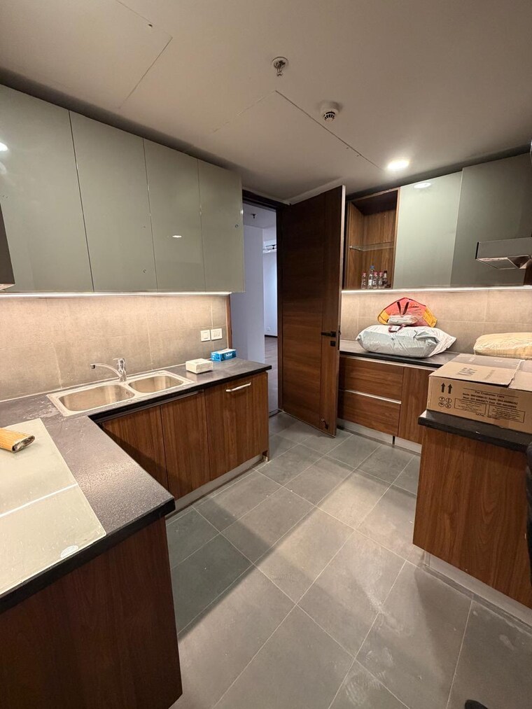 Kitchen, krisumi-waterside-residences 2.5 Bedroom 2005 Sq.Ft. Apartment In Sector 36a Gurgaon 10560876