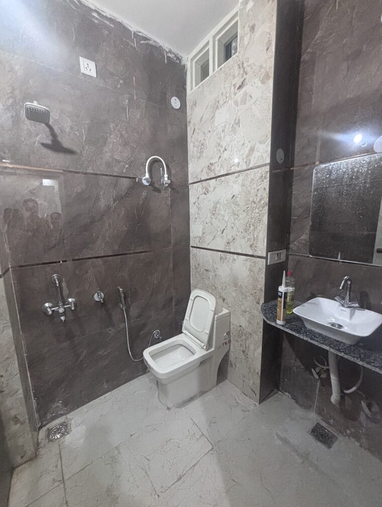 Bathroom, uttam nagar west 2 Bedroom 510 Sq.Ft. Builder Floor In Uttam Nagar West Delhi 10560859
