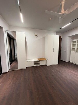 Room in 2.5 BHK Apartment at Krisumi Waterside Residences, Sector 36a – for Rent
