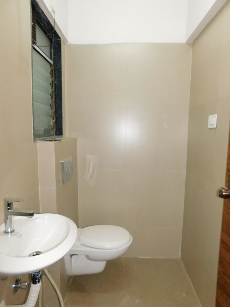 Bathroom, the-makwana-om-palace 1 Bedroom 410 Sq.Ft. Apartment In Malad West Mumbai 10562198