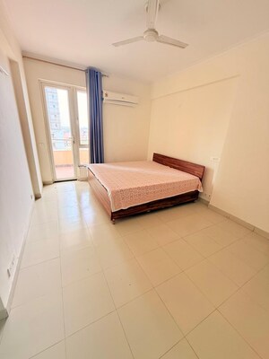 Room in 4 BHK Builder Floor at AEZ Aloha, Sector 57 – for Rent