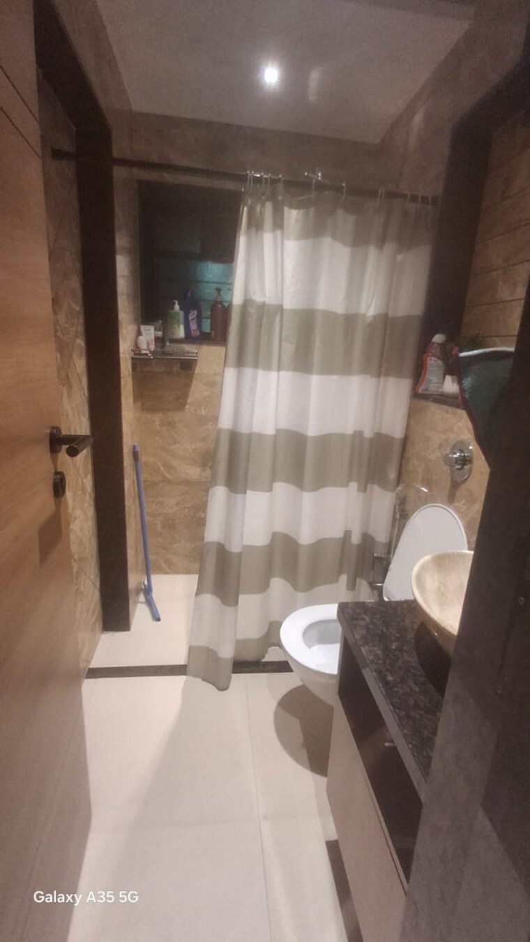 Bathroom, sindhi-society 2 Bedroom 750 Sq.Ft. Apartment In Chembur Mumbai 10562226