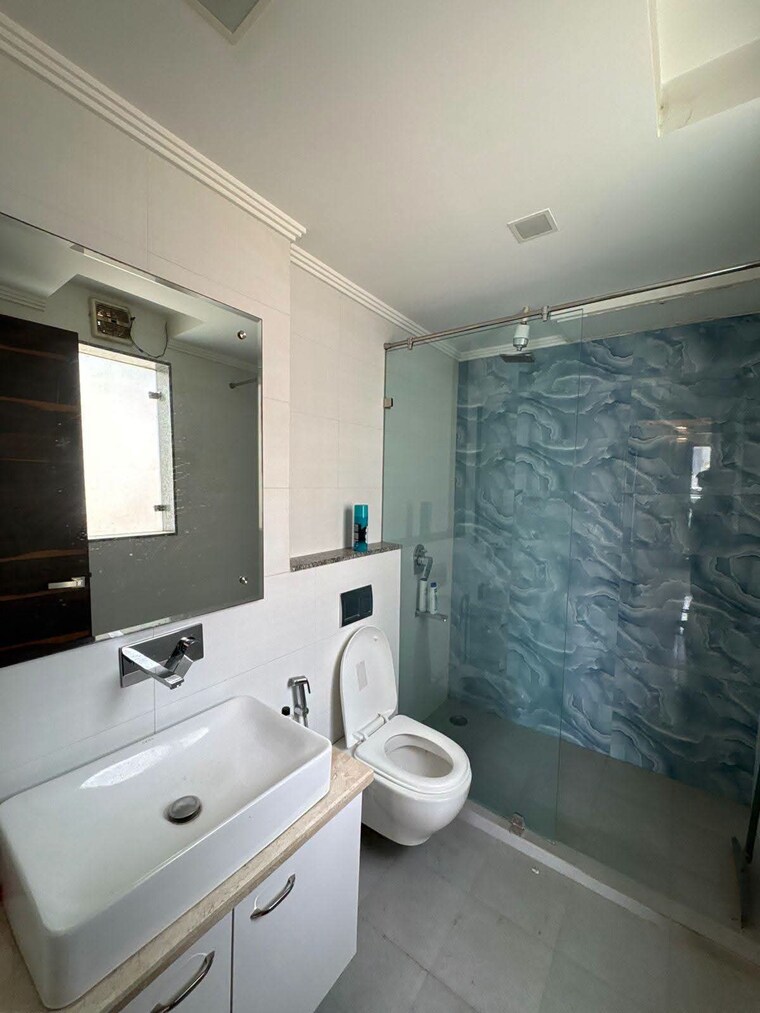Bathroom, smart-world-orchard 3 Bedroom 1626 Sq.Ft. Apartment In Sector 61 Gurgaon 10562282