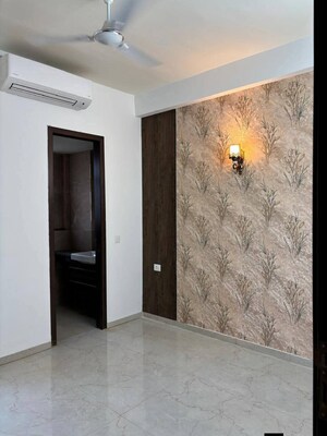 Room in 3 BHK Apartment at Smart World Orchard, Sector 61 – for Rent
