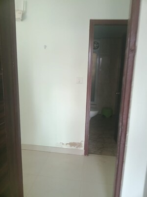 Furnished Amenities in 3 BHK Apartment at Mahagun Mirabella, Sector 79 – for Rent