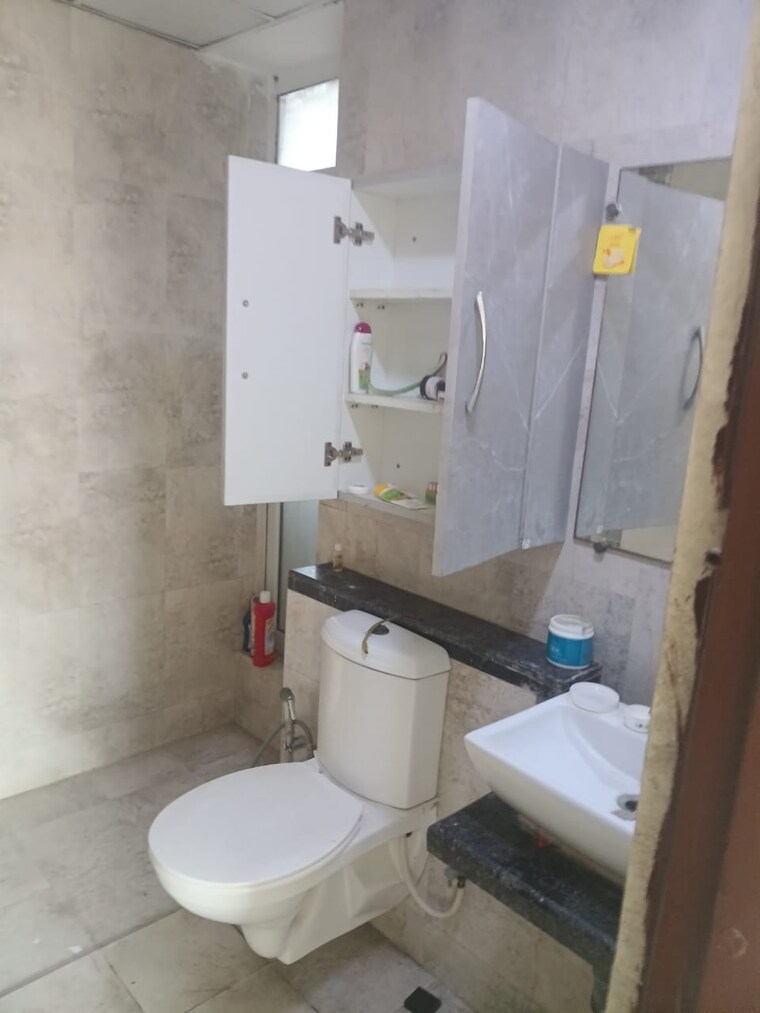 Bathroom, mahagun-mirabella 3 Bedroom 1730 Sq.Ft. Apartment In Sector 79 Noida 10562285