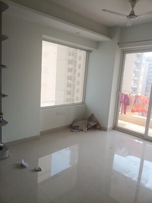Room in 3 BHK Apartment at Mahagun Mirabella, Sector 79 – for Rent