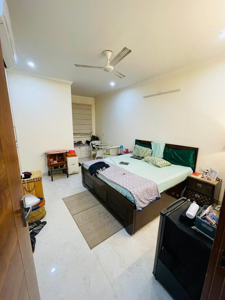 Bedroom, ss-mayfield-gardens 2 Bedroom 1200 Sq.Ft. Apartment In Sector 51 Gurgaon 10562284