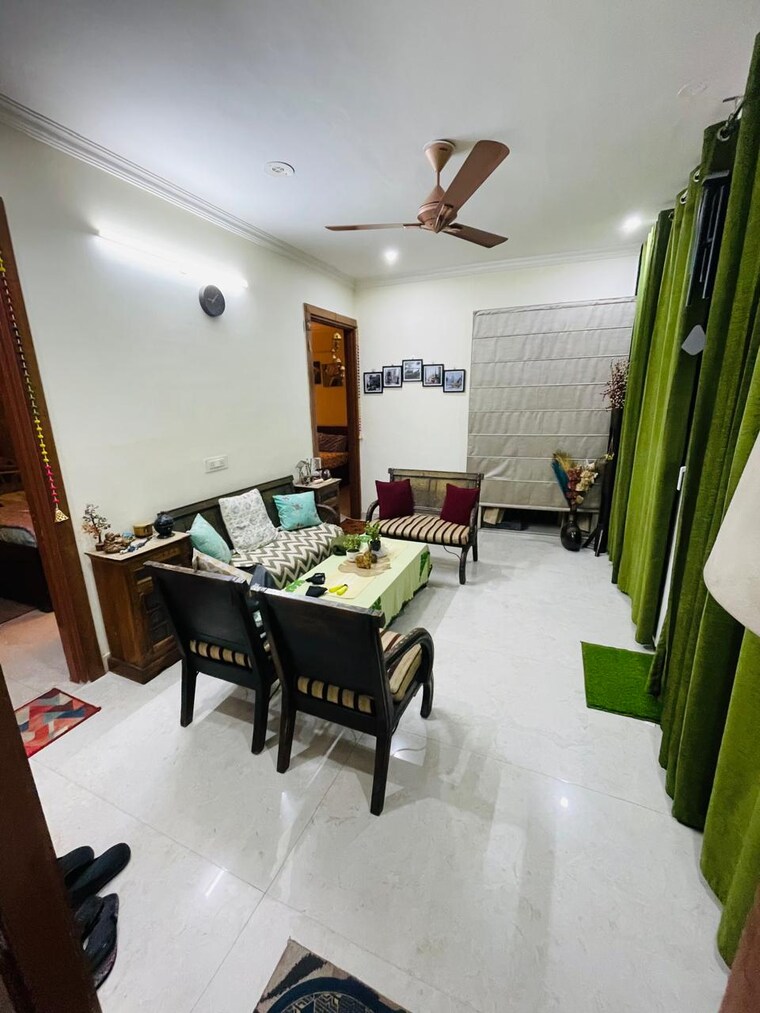 Team Area, ss-mayfield-gardens 2 Bedroom 1200 Sq.Ft. Apartment In Sector 51 Gurgaon 10562284